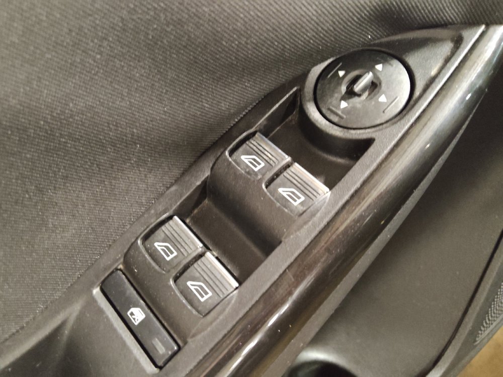 Used 2018 Ford Focus Titanium w/ Titanium Technology Package FWD image 27