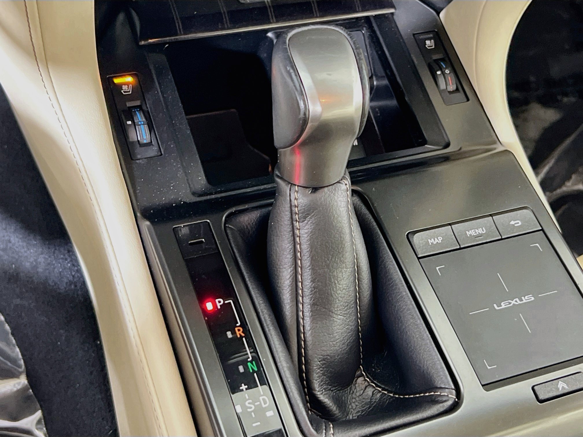Used 2022 Lexus GX 460 Premium w/ Premium Package AWD/4WD image 17