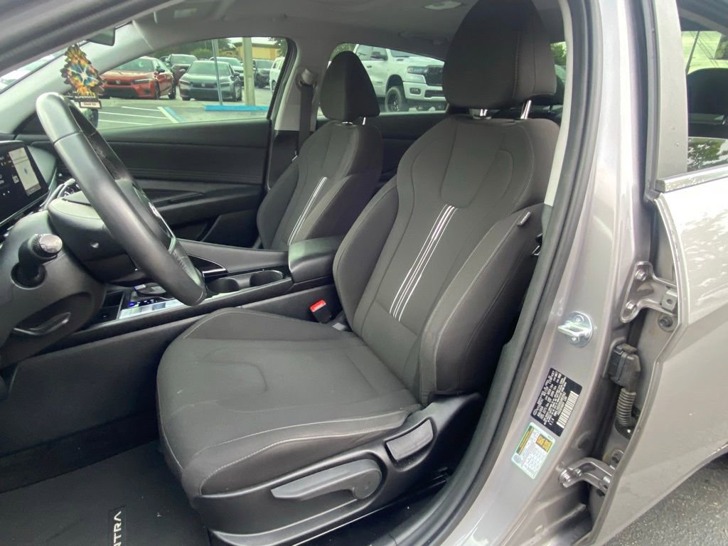Used 2025 Hyundai Elantra SEL FWD image 14