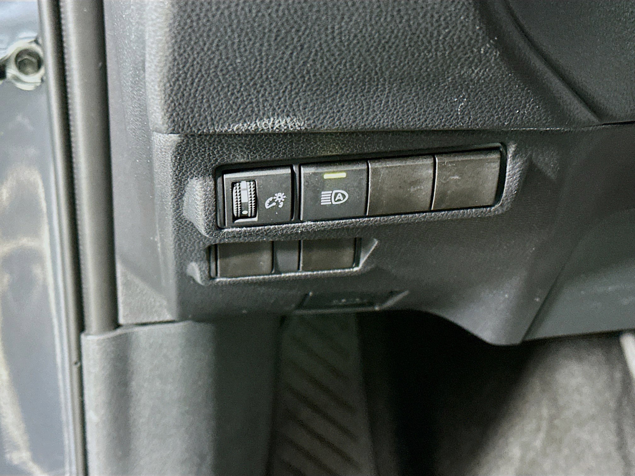 Used 2025 Toyota Corolla Cross LE image 17