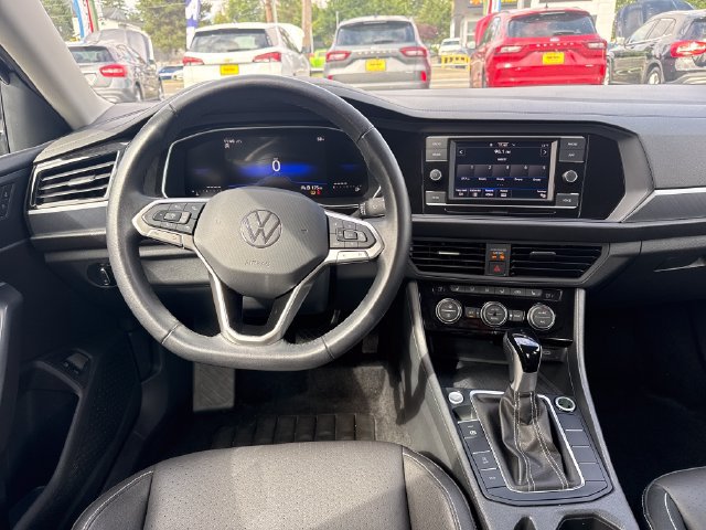 Used 2024 Volkswagen Jetta SE FWD image 21