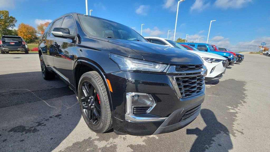 Used 2023 Chevrolet Traverse Premier w/ Redline Edition image 3