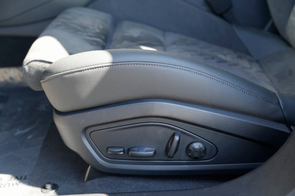 Used 2022 Audi e-tron GT Premium Plus AWD/4WD image 32