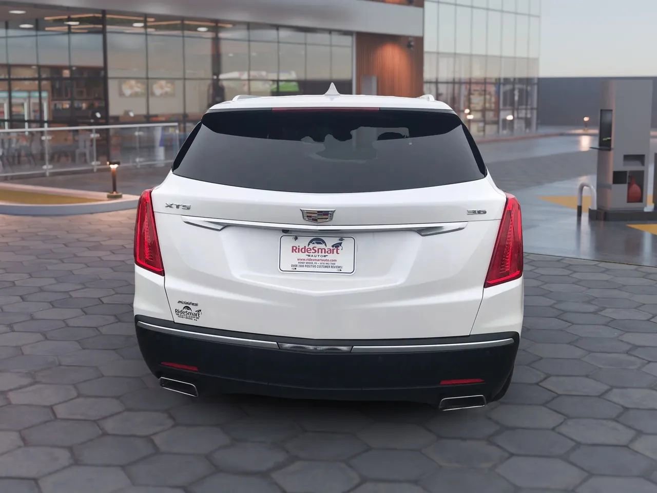 Used 2017 Cadillac XT5 Luxury w/ Driver Awareness Package AWD/4WD image 9