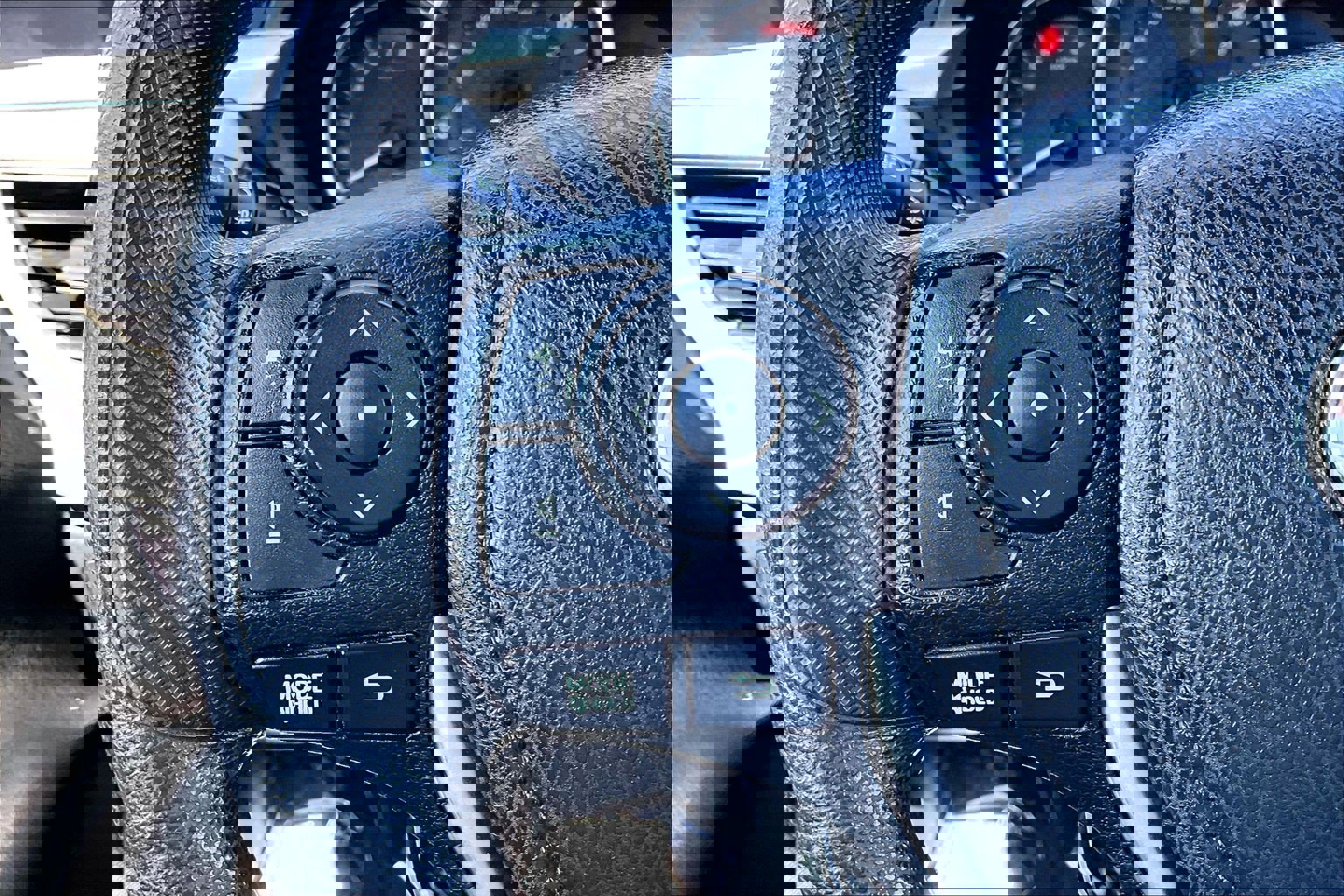 Used 2015 Toyota Corolla LE image 17