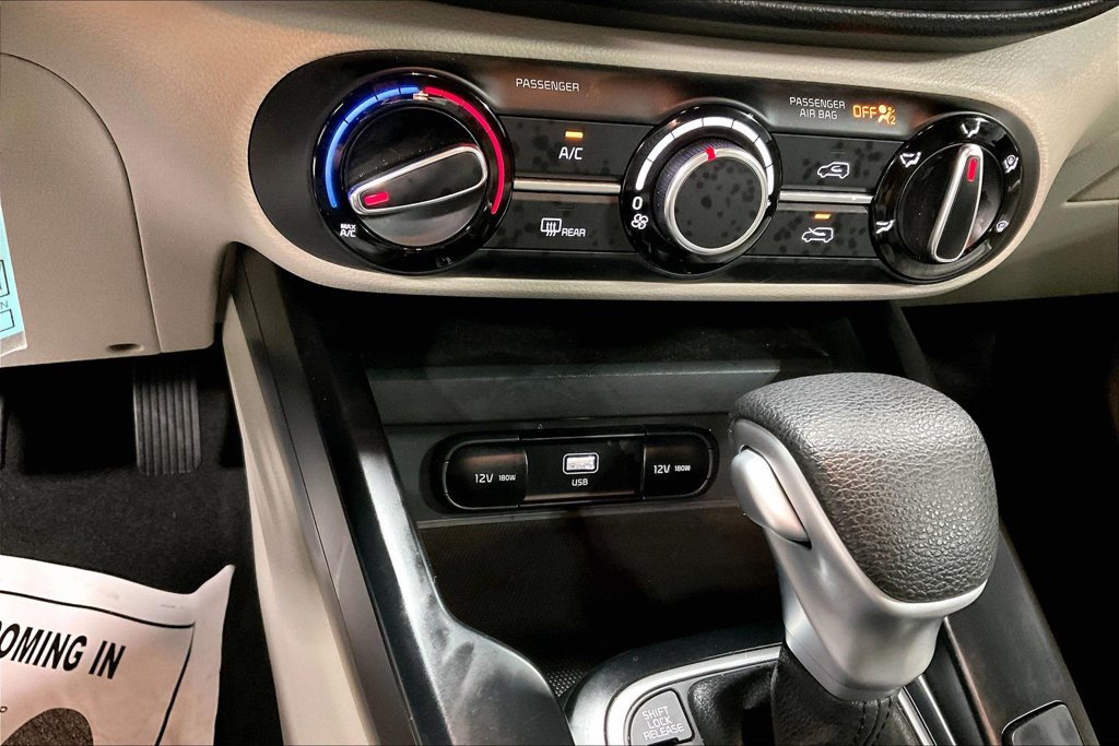 Used 2025 Kia Soul LX w/ LX Technology Package FWD image 28
