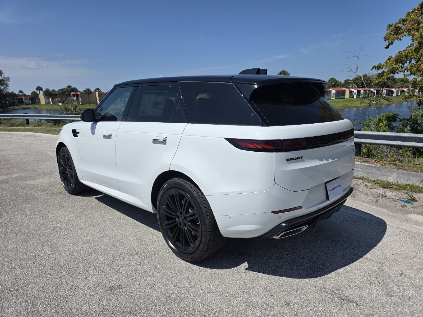 New 2026 Land Rover Range Rover Sport Dynamic SE AWD/4WD image 2