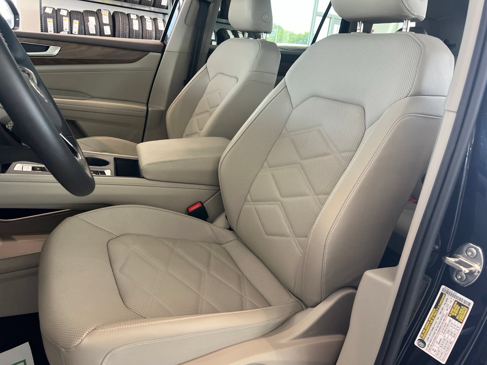 Certified 2026 Volkswagen Atlas SE FWD image 30