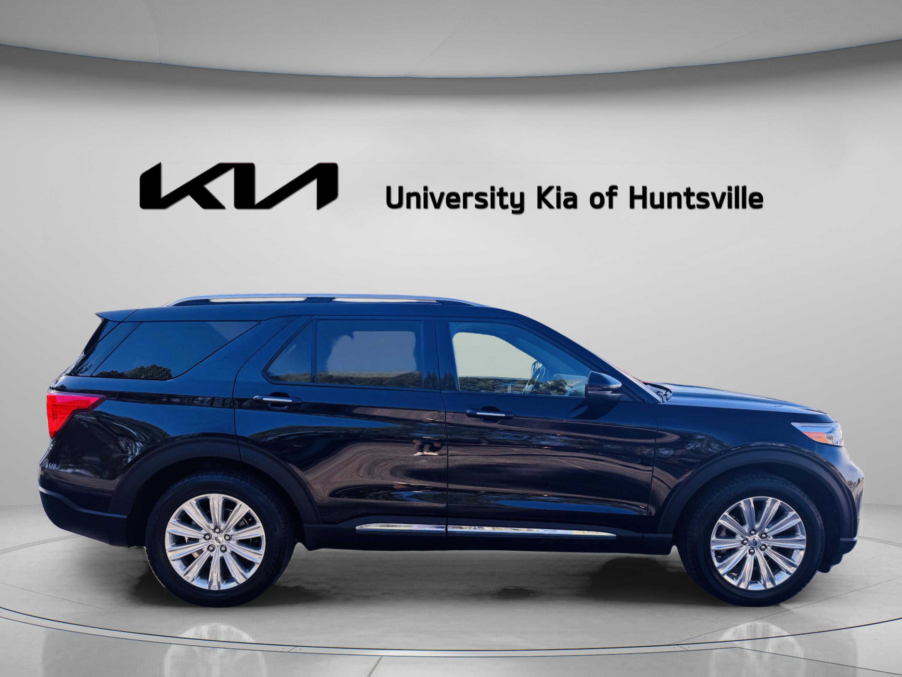 Used 2020 Ford Explorer Limited w/ Class III Trailer Tow Package image 8