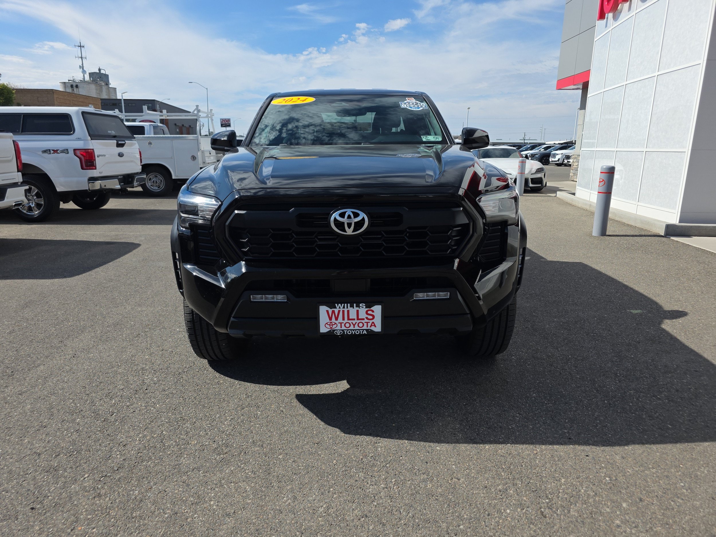 Used 2024 Toyota Tacoma TRD Off-Road AWD/4WD image 5