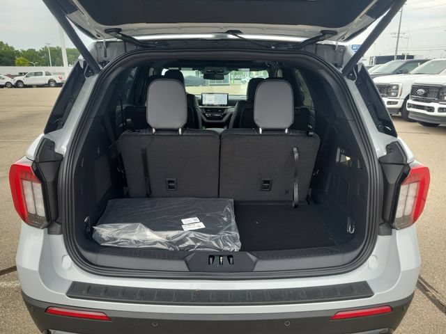 New 2026 Ford Explorer ST-Line w/ ST-Line Street Pack AWD/4WD image 7