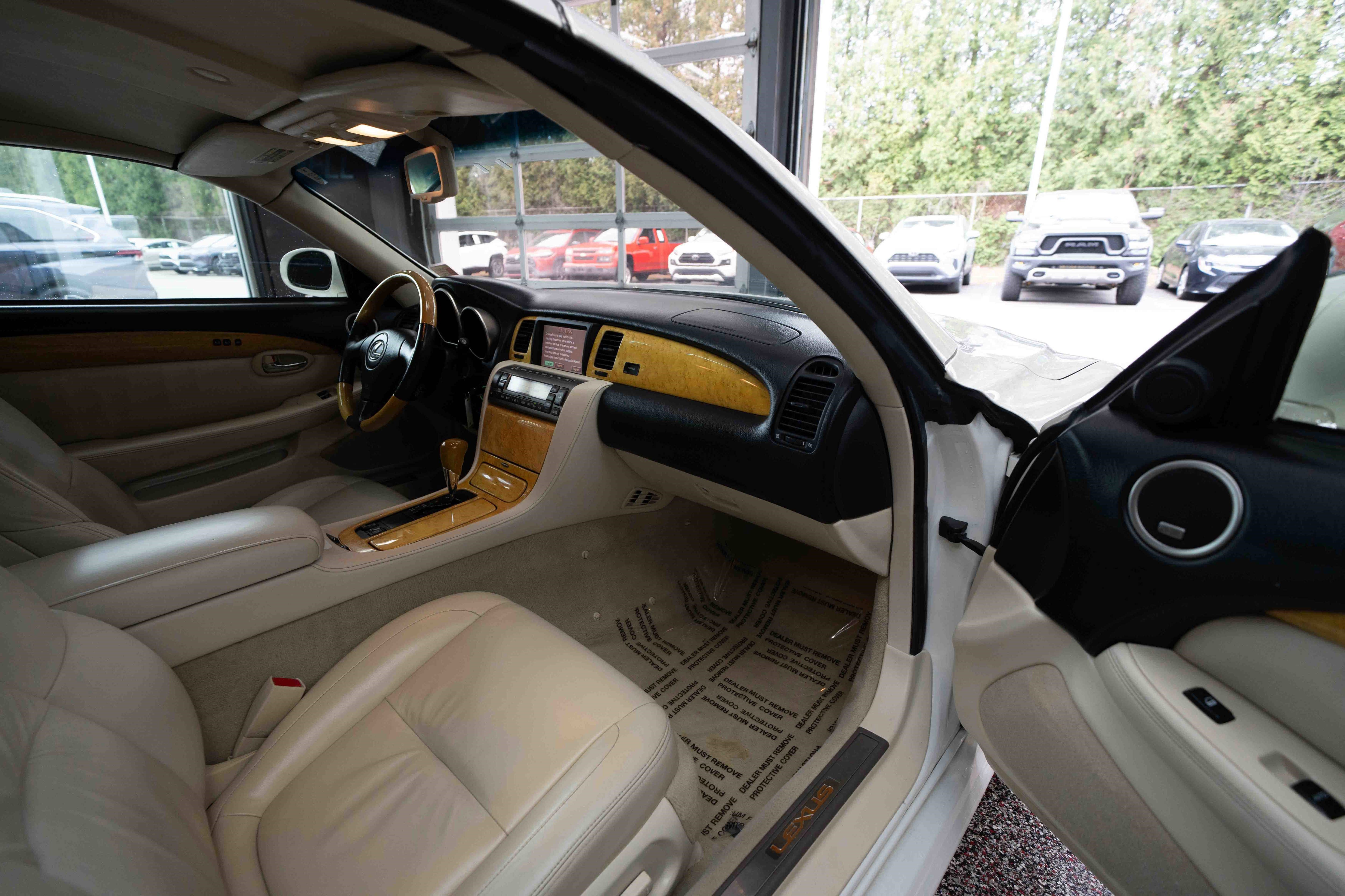 Used 2004 Lexus SC 430 Convertible image 24