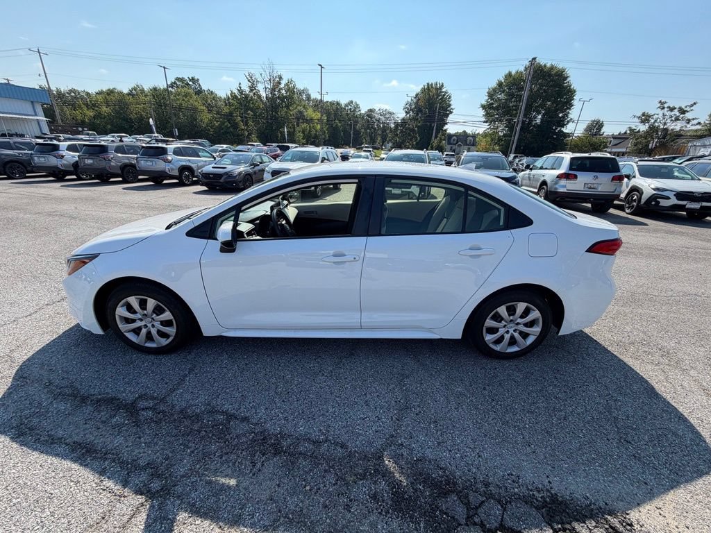 Used 2024 Toyota Corolla LE FWD image 5