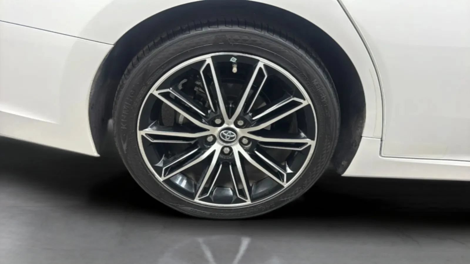 Used 2019 Toyota Avalon XSE w/ Carpet Mat Package FWD image 48