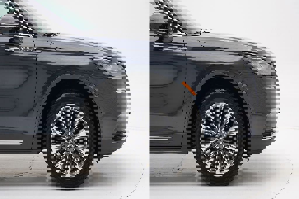 Used 2022 Lincoln Corsair Reserve w/ Equipment Group 201A image 4