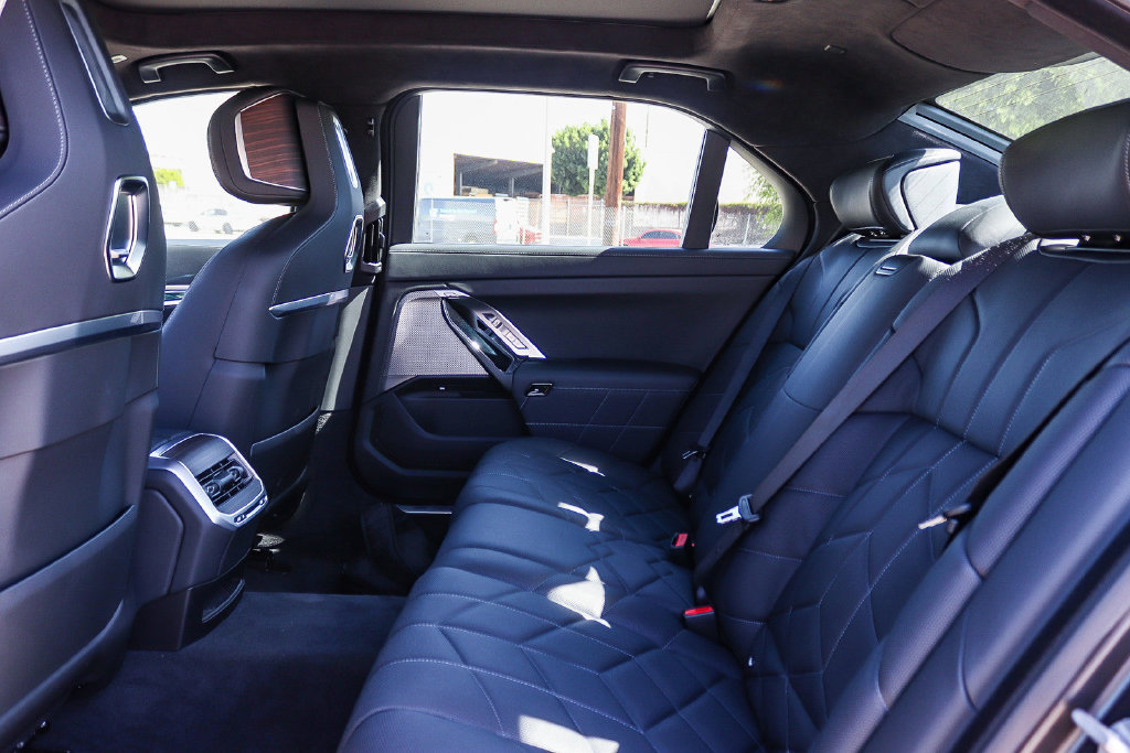 Used 2026 BMW i7 xDrive60 AWD/4WD image 19