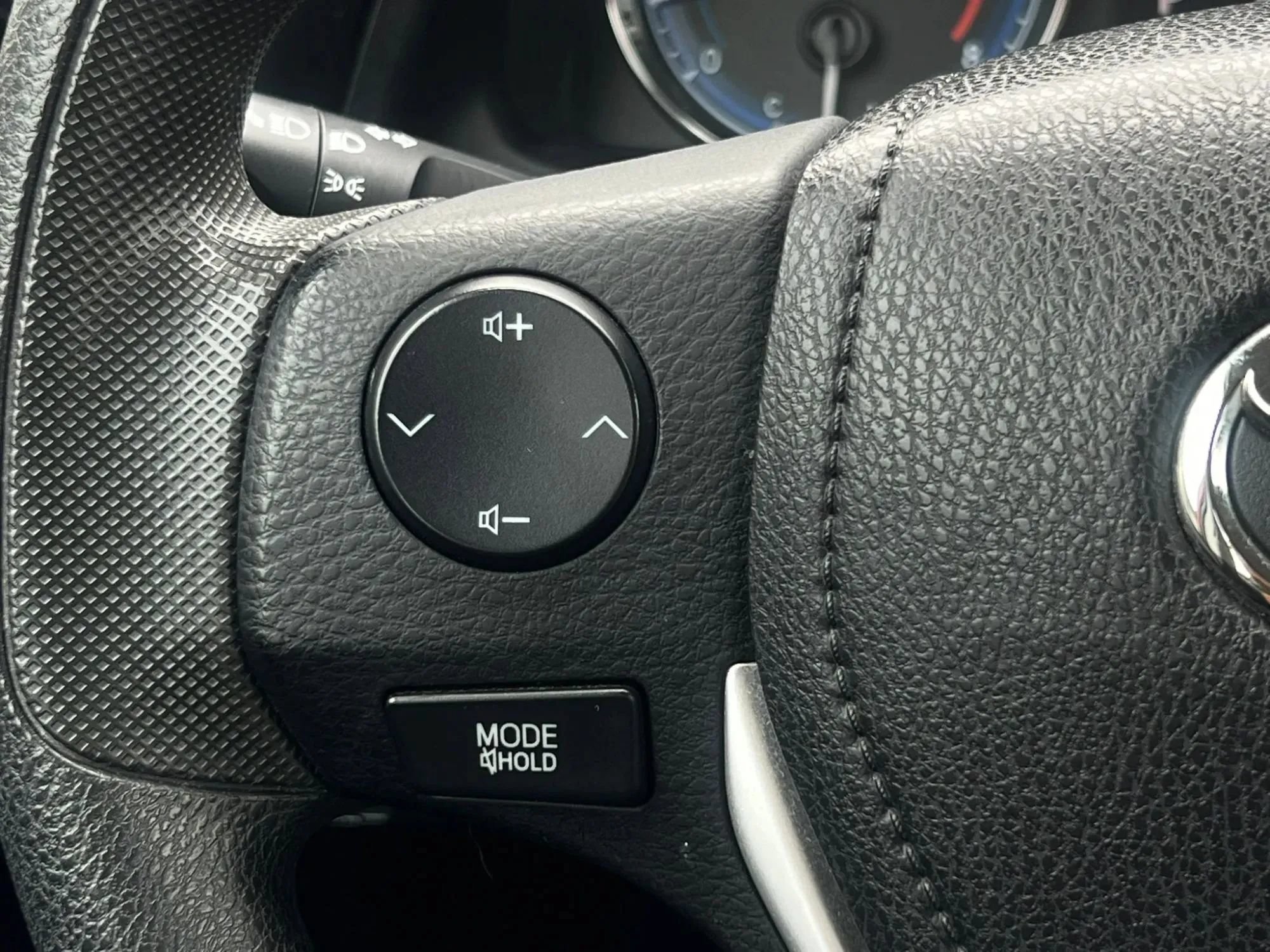 Used 2018 Toyota Corolla LE w/ Body Protection Package FWD image 27