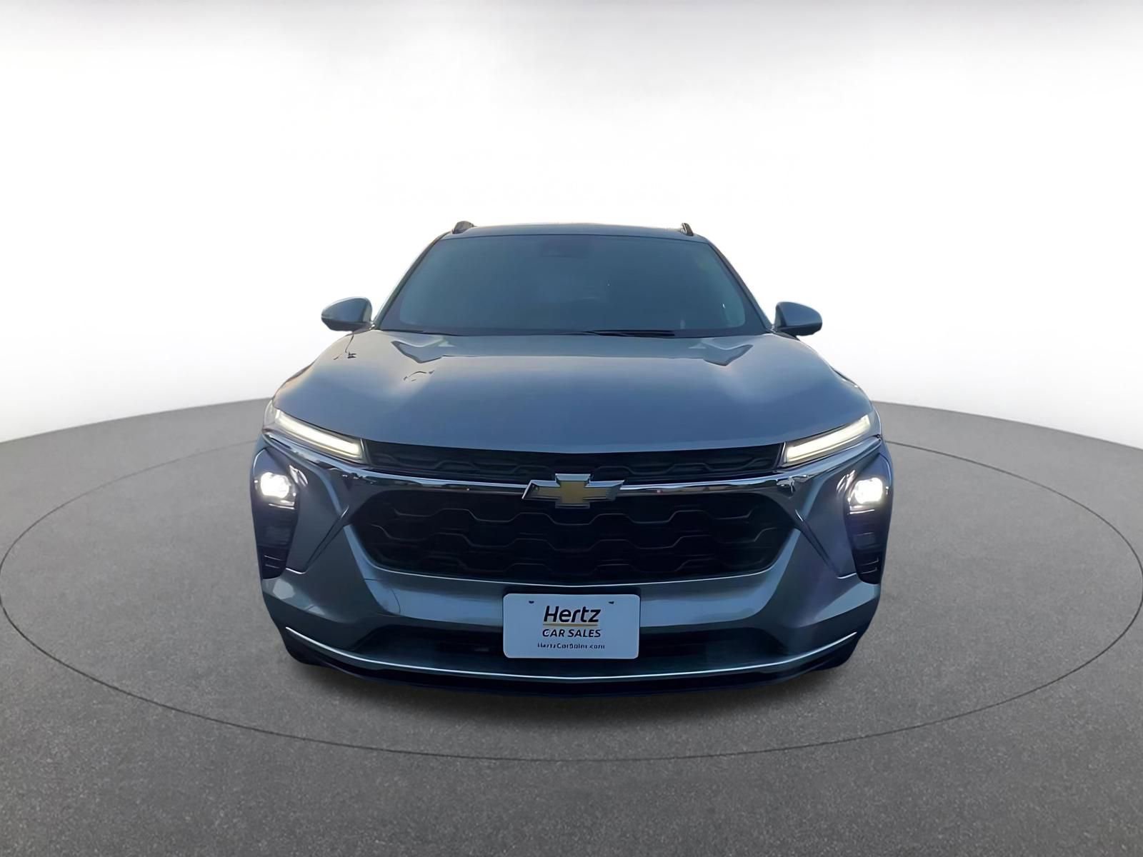 Used 2025 Chevrolet Trax LT w/ LT Convenience Package image 4