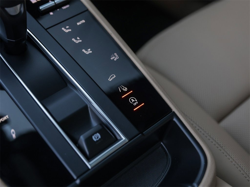 Used 2025 Porsche Macan image 25