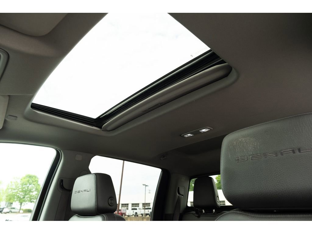 Used 2022 GMC Sierra 3500 Denali AWD/4WD image 16