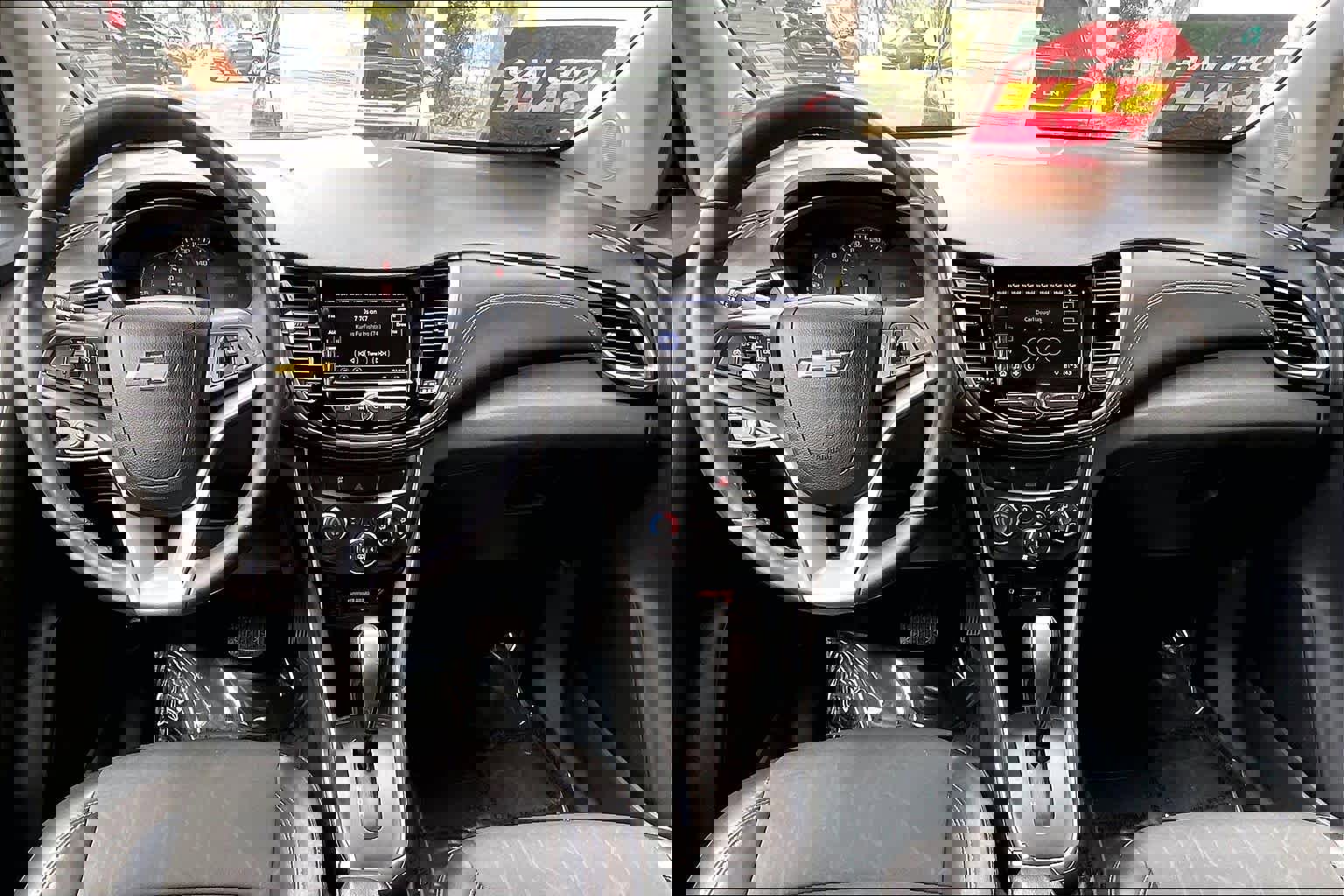 Used 2021 Chevrolet Trax LT w/ LT Convenience Package image 14