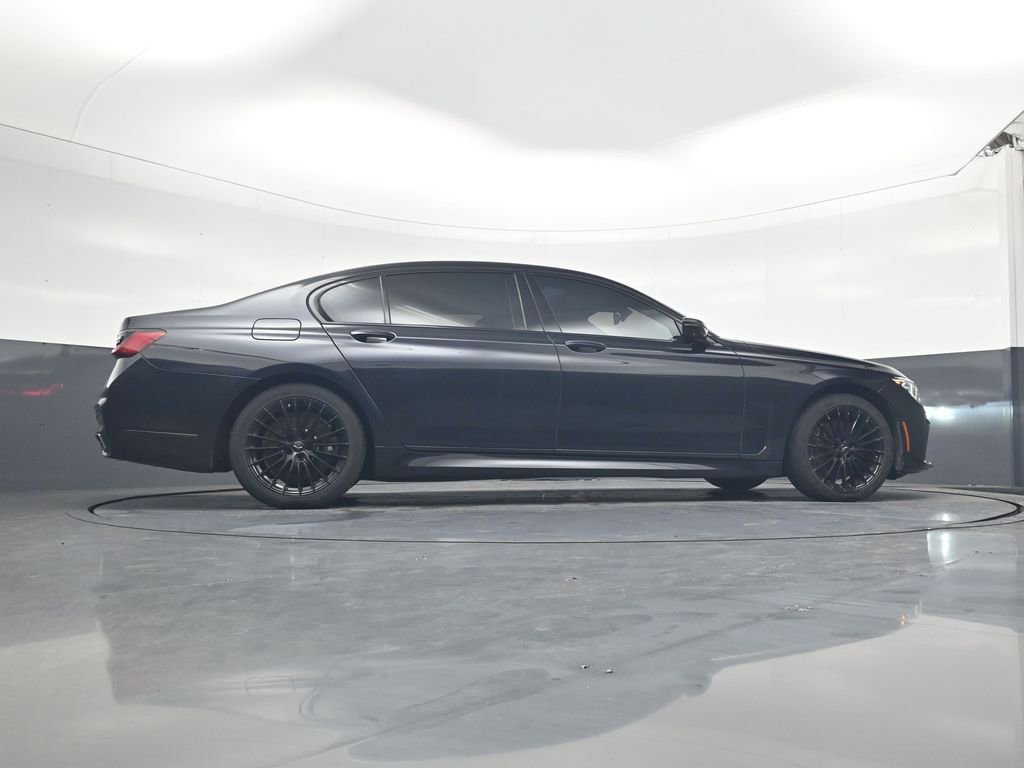 Used 2021 BMW 750i xDrive w/ Executive Package AWD/4WD image 25