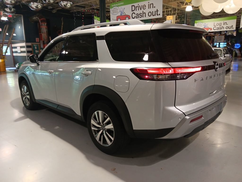 Used 2025 Nissan Pathfinder SL AWD/4WD image 12
