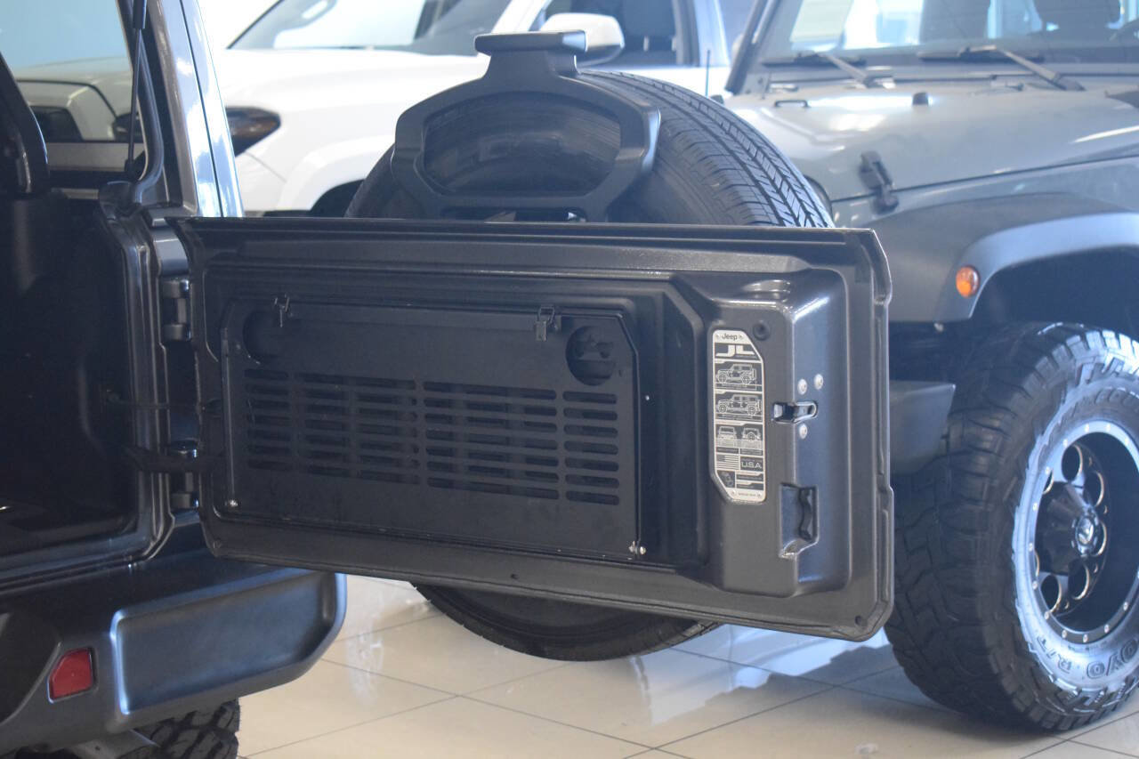 Used 2020 Jeep Wrangler Unlimited Sahara image 35