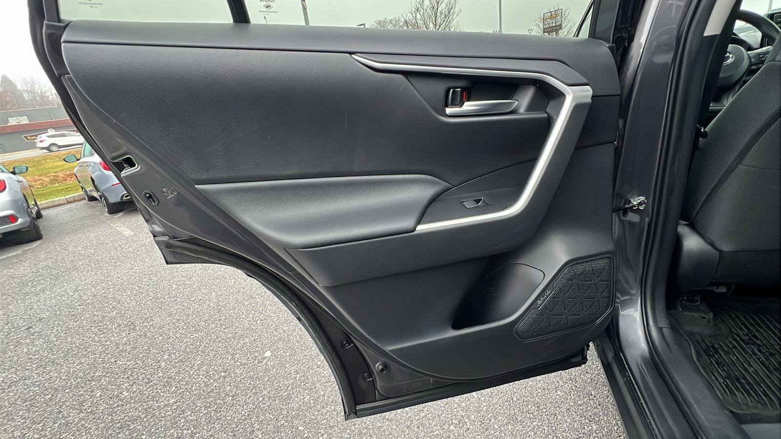 Used 2021 Toyota RAV4 XLE image 17