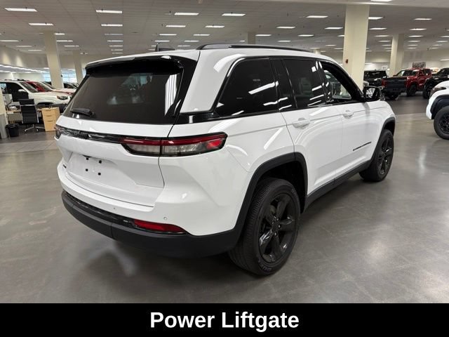 Used 2023 Jeep Grand Cherokee Altitude AWD/4WD image 7