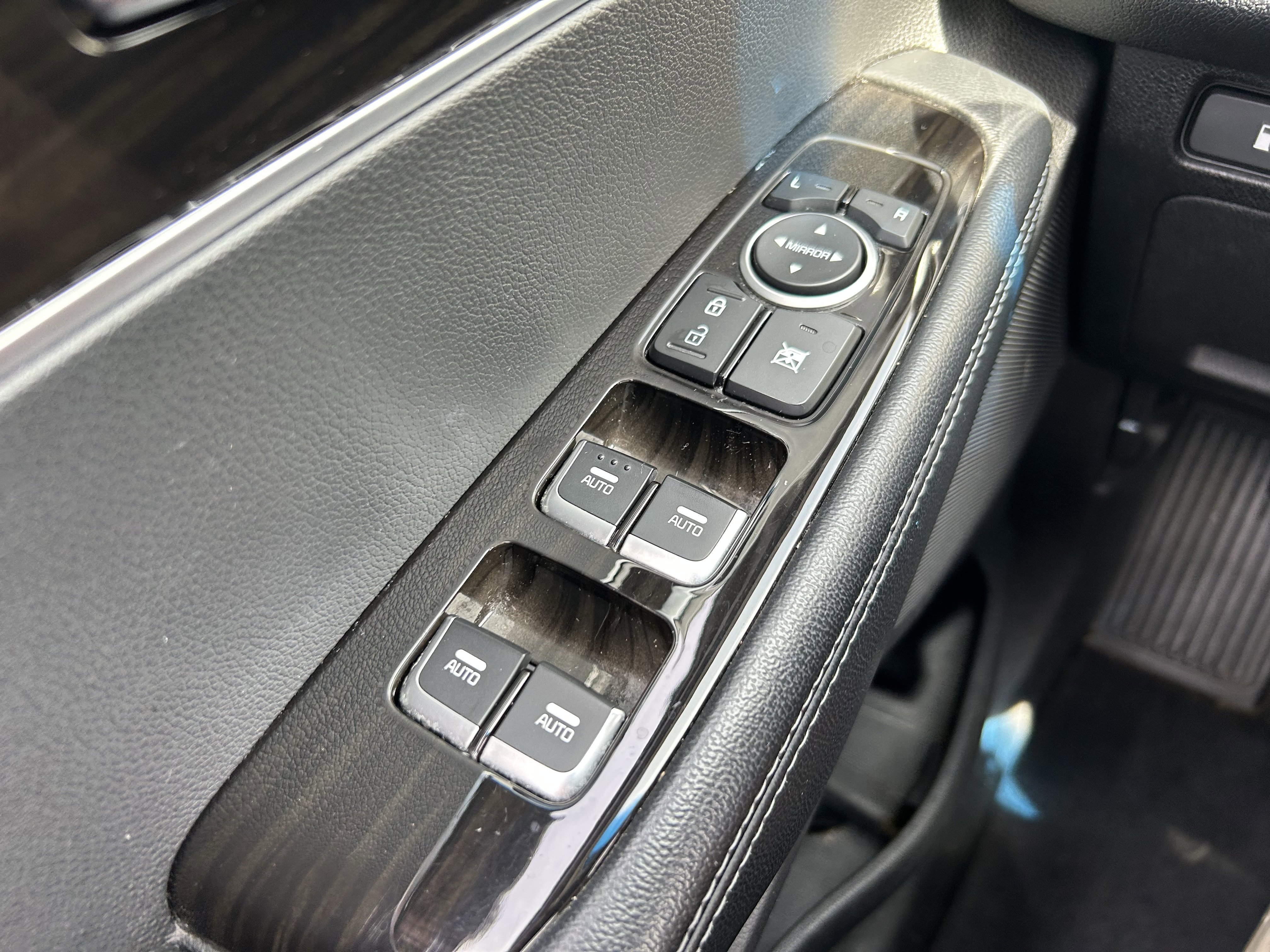 Used 2019 Kia Sorento LX image 19