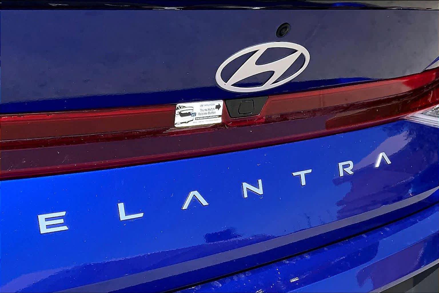 Used 2025 Hyundai Elantra Sport FWD image 31