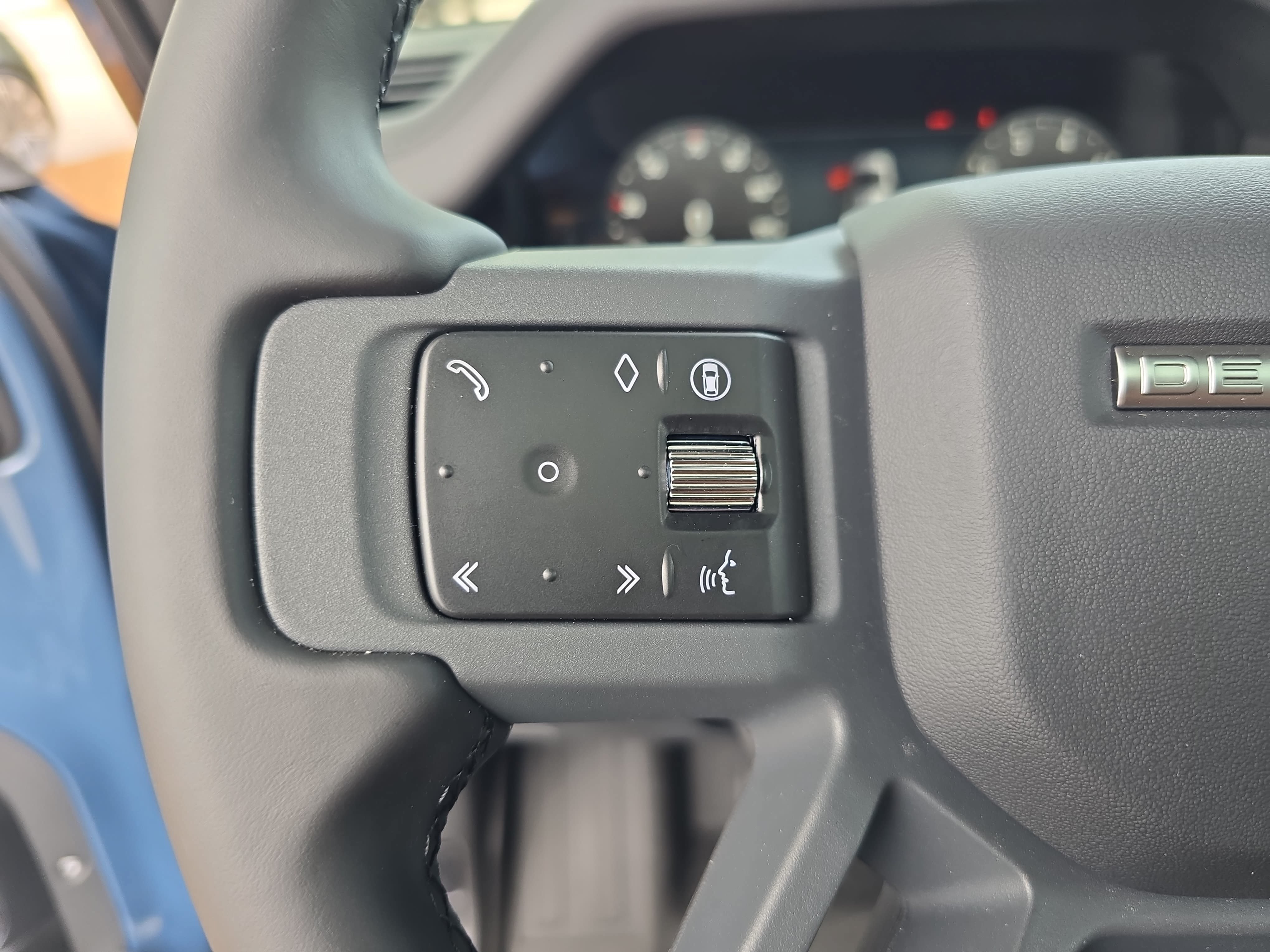 New 2026 Land Rover Defender 110 X-Dynamic SE AWD/4WD image 16