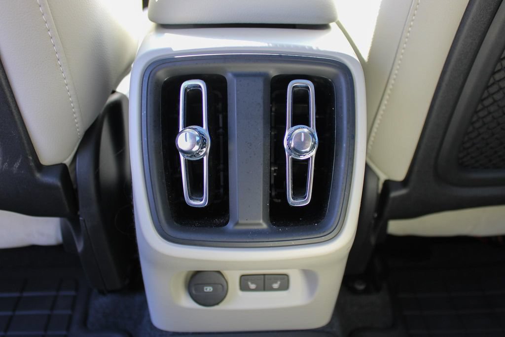 Used 2025 Volvo XC40 B5 Ultra w/ Protection Package Premier AWD/4WD image 45