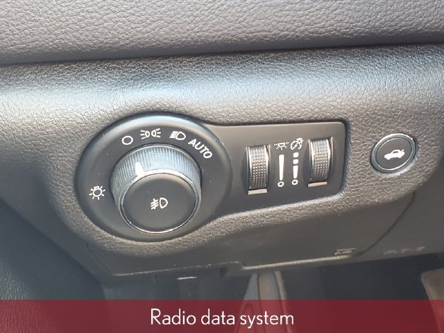 Used 2015 Chrysler 200 S w/ Comfort Group FWD image 8