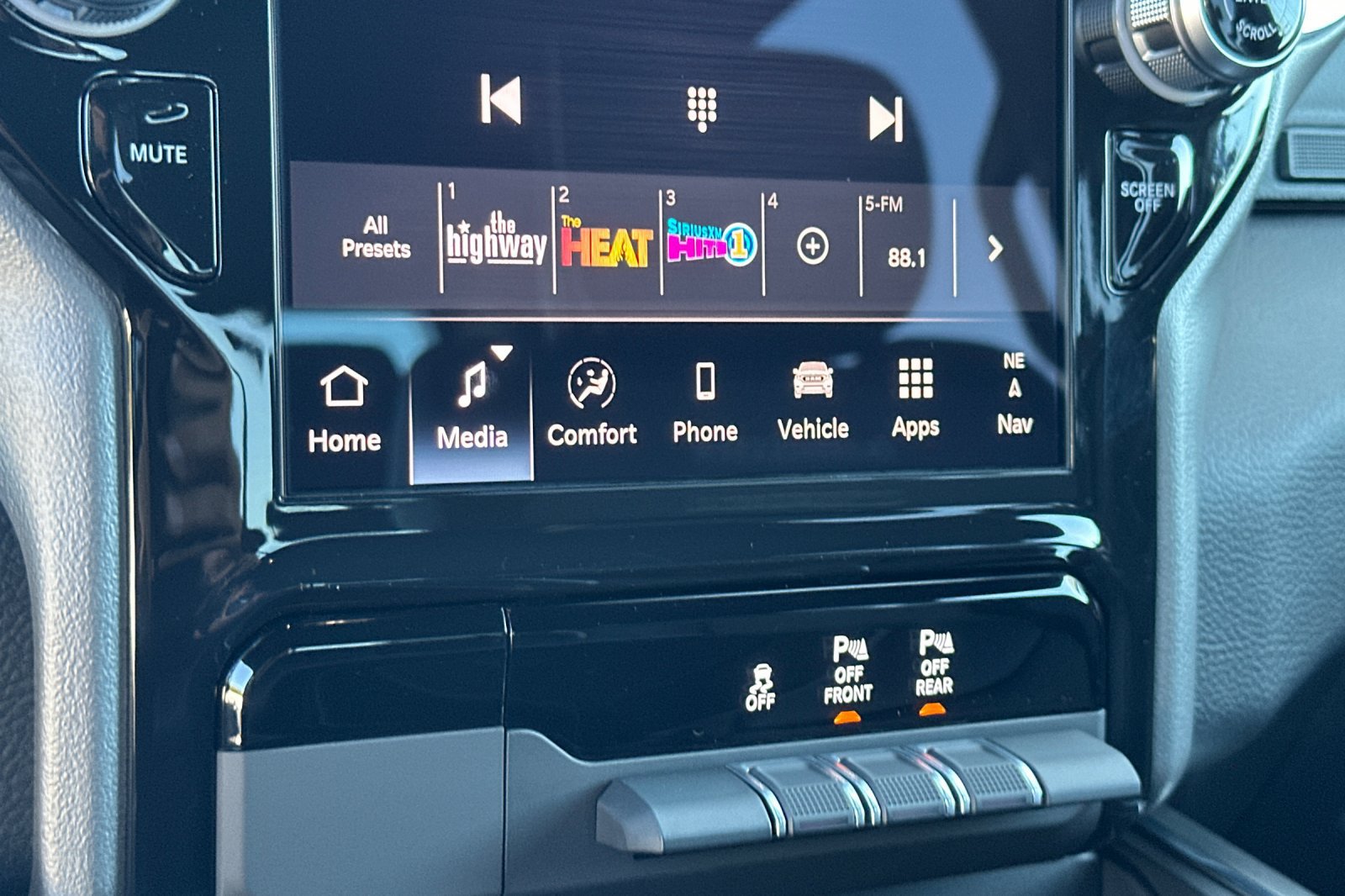 New 2027 RAM 1500 Laramie AWD/4WD image 19