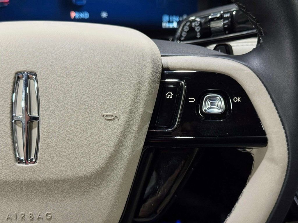 Used 2025 Lincoln Corsair Grand Touring image 12