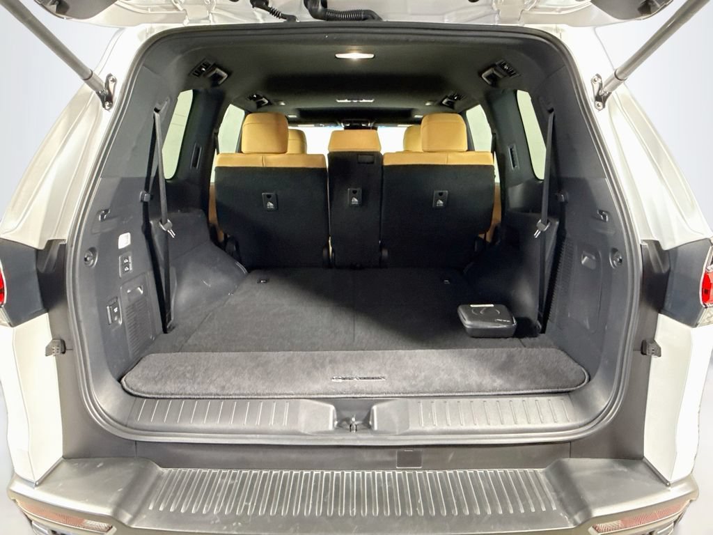 Used 2022 Lexus LX 600 4WD w/ Interior Upgrade Package image 28