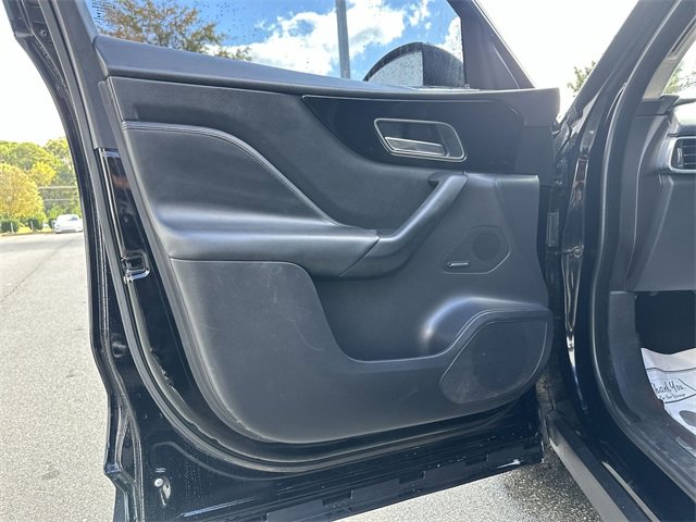 Used 2020 Jaguar F-PACE image 13