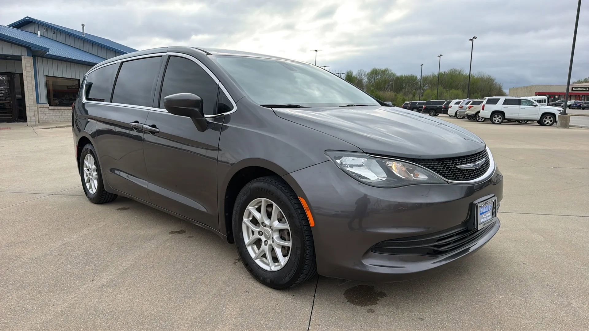 Used 2017 Chrysler Pacifica Touring image 27