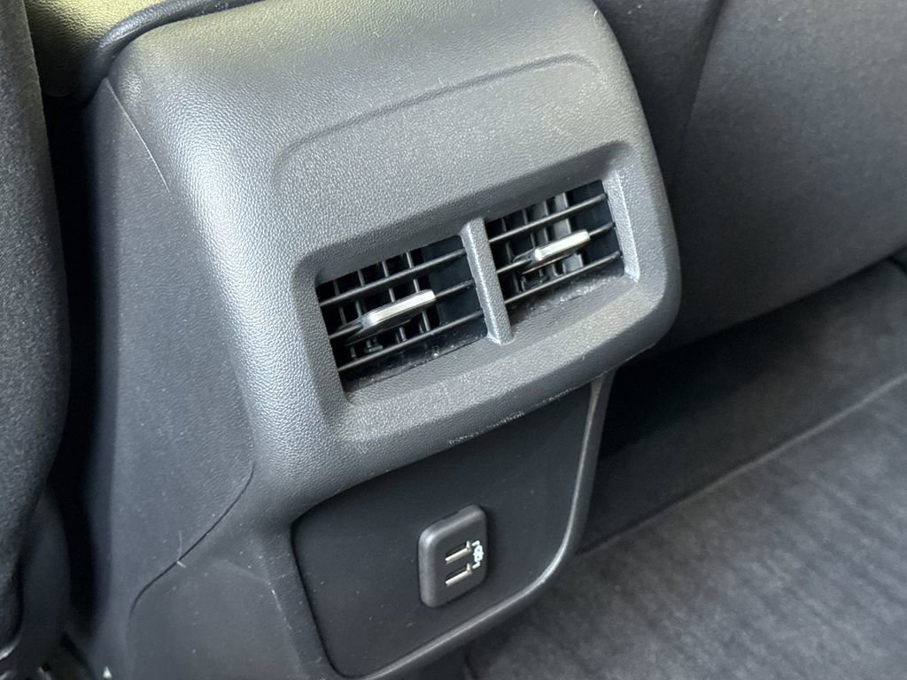 Used 2023 Chevrolet Equinox LT FWD image 13