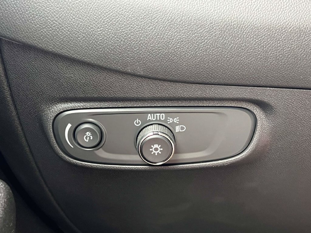 Used 2024 Chevrolet Equinox LS w/ LS Convenience Package FWD image 24