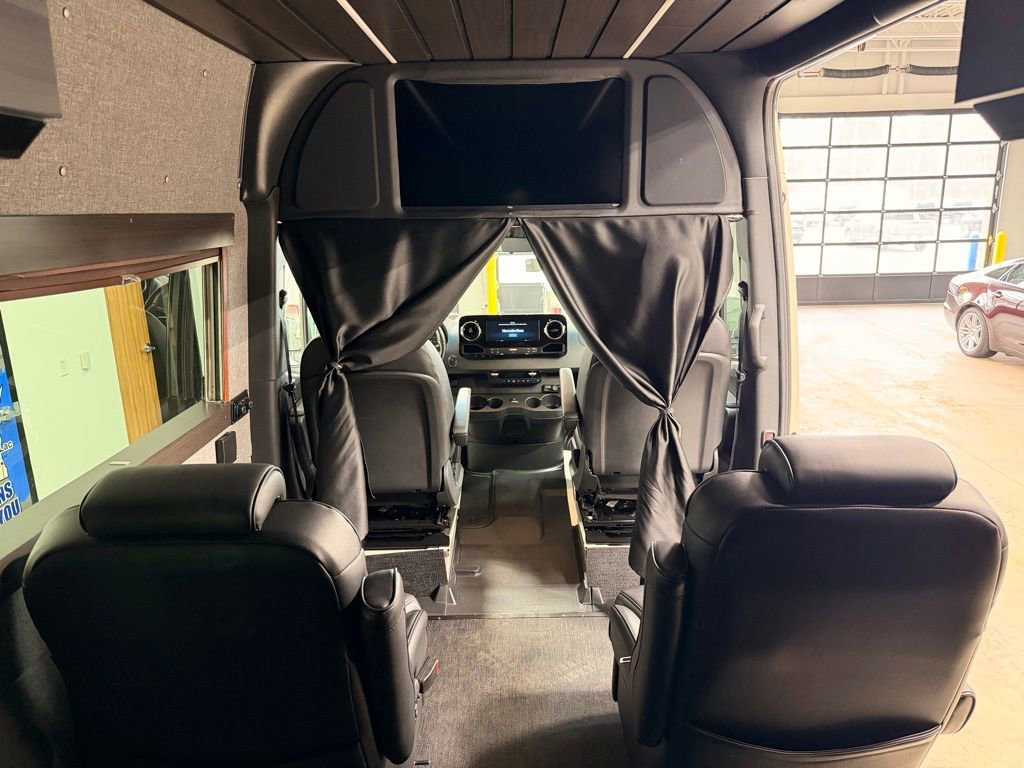Used 2022 Mercedes-Benz Sprinter 2500 image 24
