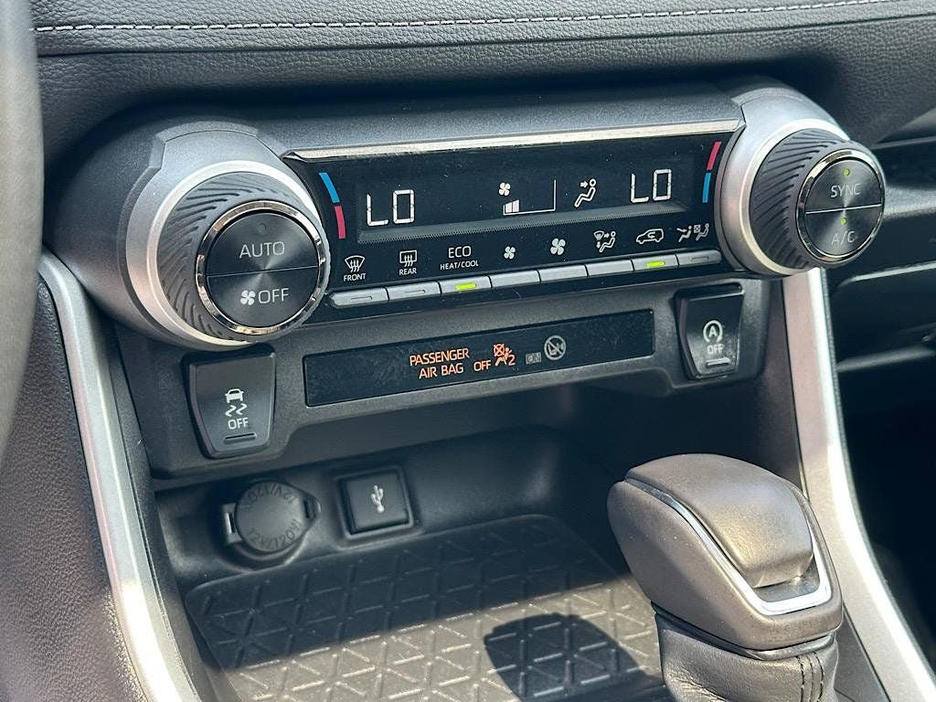 Certified 2022 Toyota RAV4 XLE Premium FWD image 27