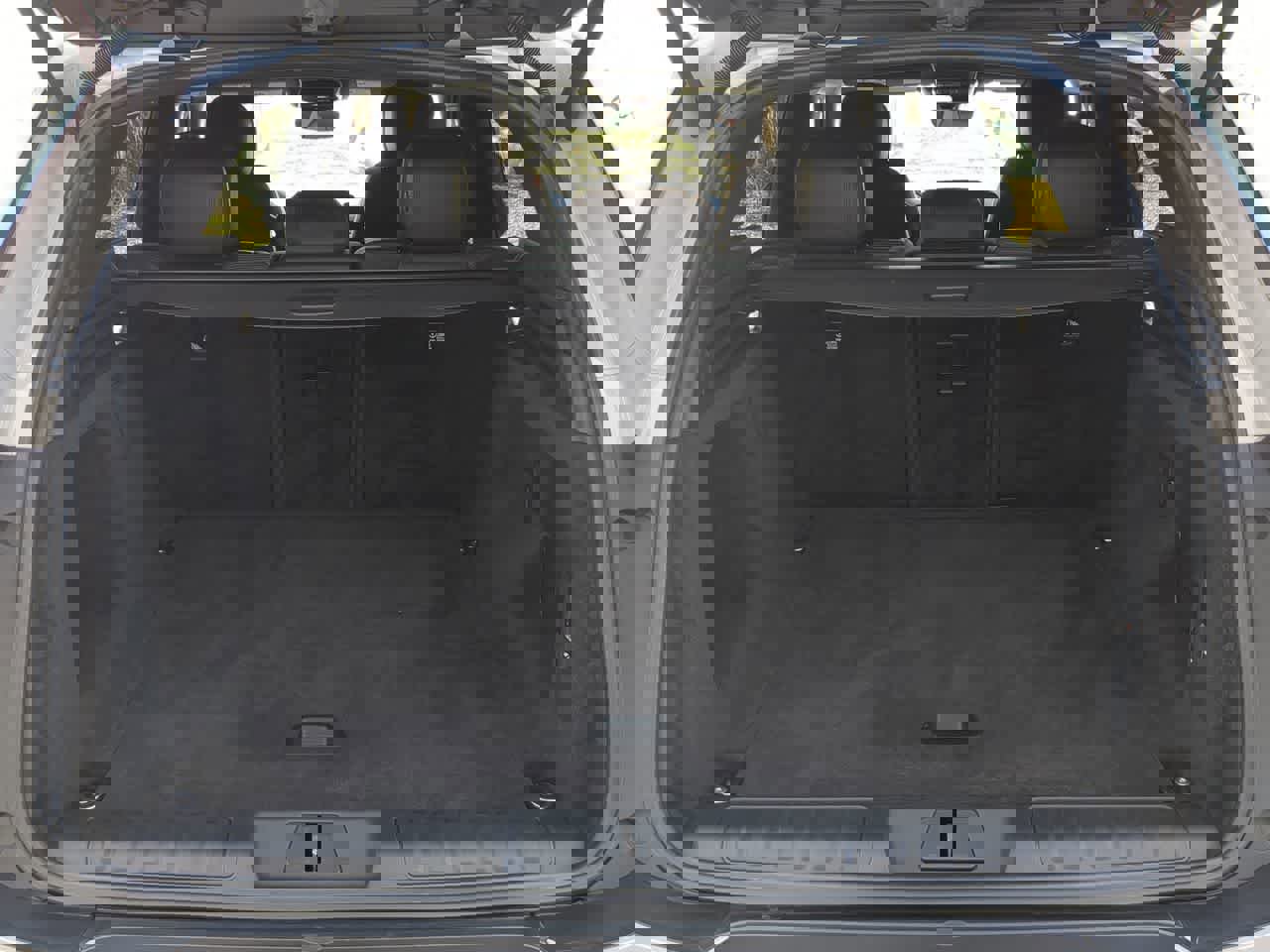 Used 2025 Land Rover Range Rover Sport SE image 36