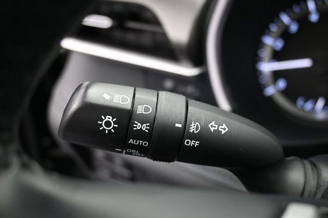 Used 2024 Toyota Highlander XLE FWD image 23