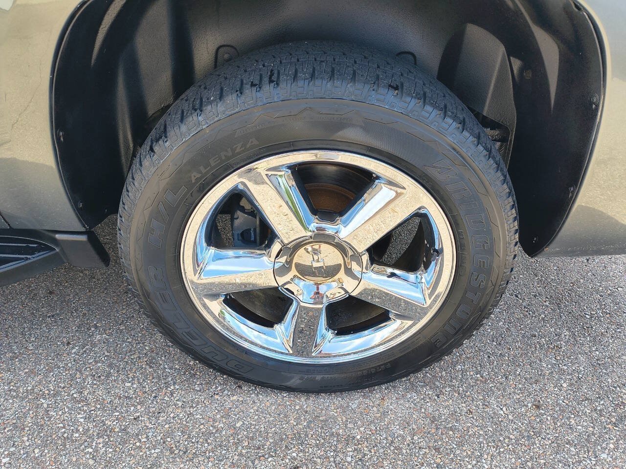Used 2011 Chevrolet Avalanche LTZ AWD/4WD image 12