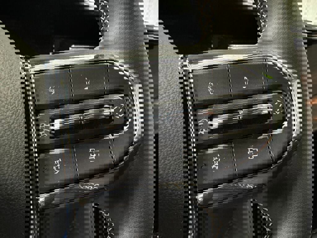 Used 2025 GMC Acadia Denali w/ Super Cruise Package image 18