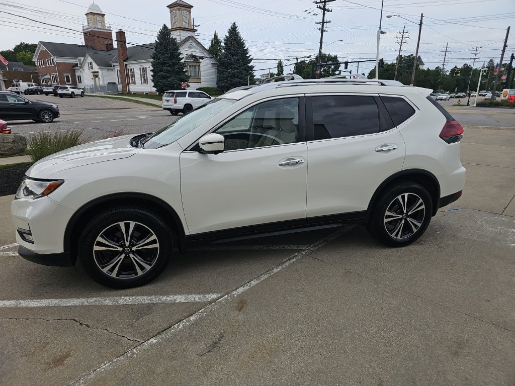 Used 2020 Nissan Rogue SV w/ Sun & Sound Touring Package AWD/4WD image 11