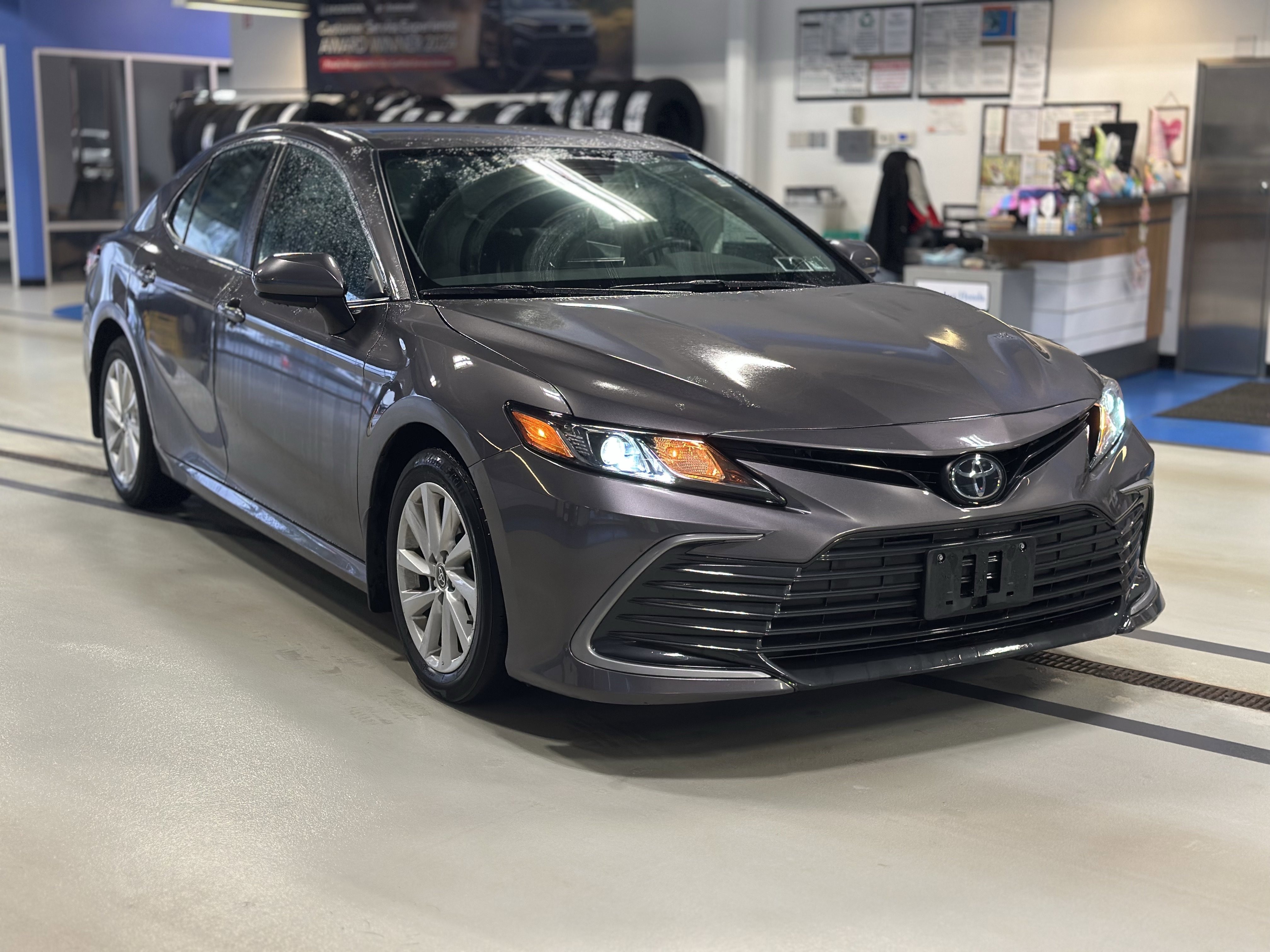 Used 2023 Toyota Camry LE FWD image 3